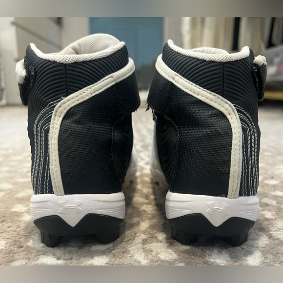 Under Armour Cleats - Picture 4 of 6